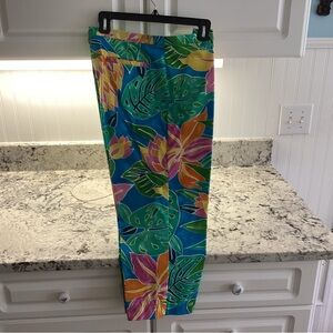 Vibrant Floral Print Pants Ralph Lauren capris, excellent condition inseam 20”
